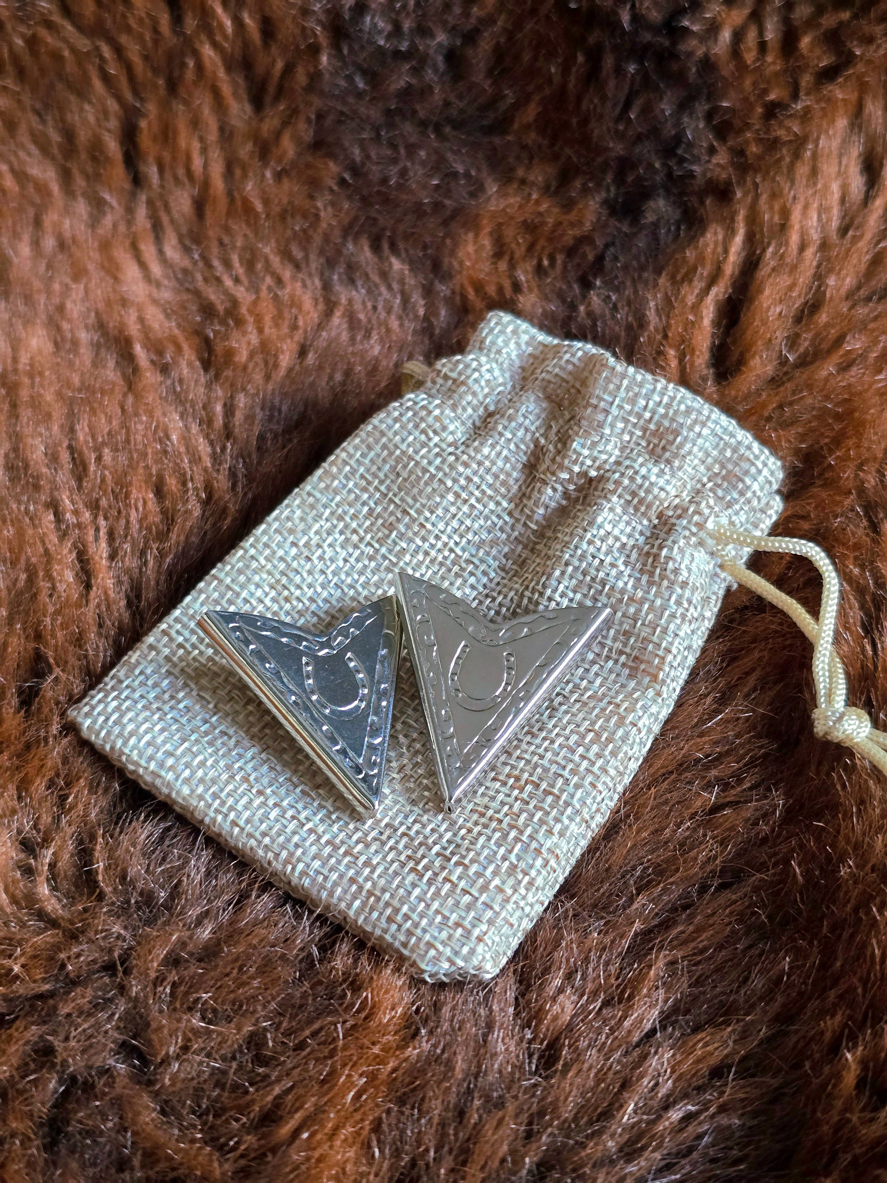 Horse Shoe Collar Clips