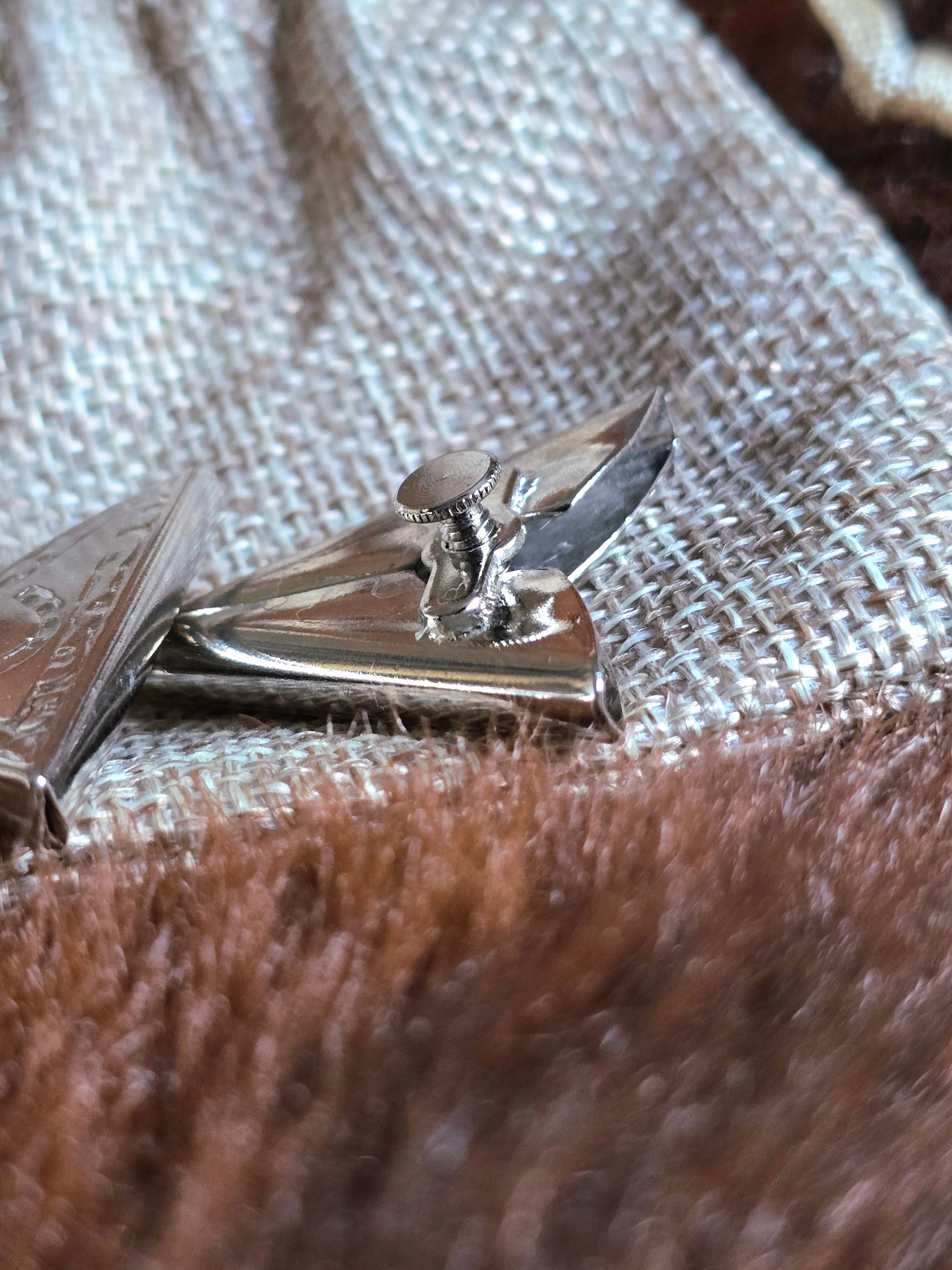 Horse Shoe Collar Clips